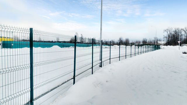 Устройство ограждения из евросетки в Елино